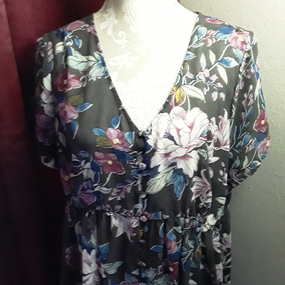 TORRID floral gray and pink tunic high low top size 1
